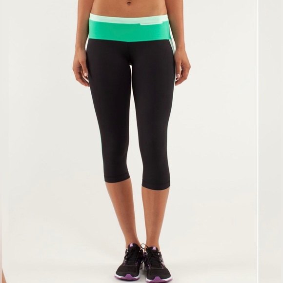 Lululemon Run: Proceed With Speed Crop in Black / Fresh Teal / Very Green Size 2 - Picture 2 of 7